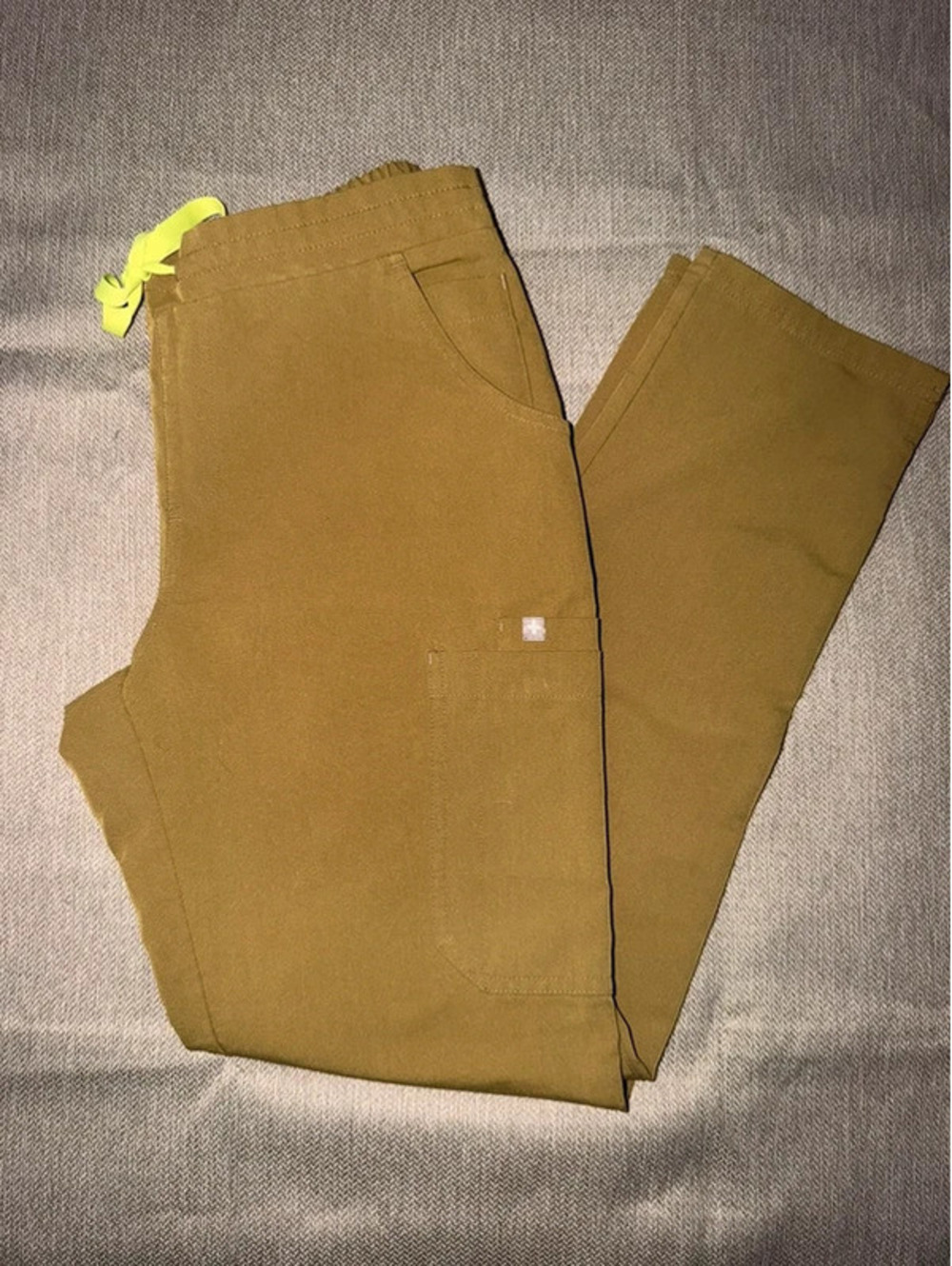 FIGS-Martini Olive Yola- Skinny Scrub Pants- Small